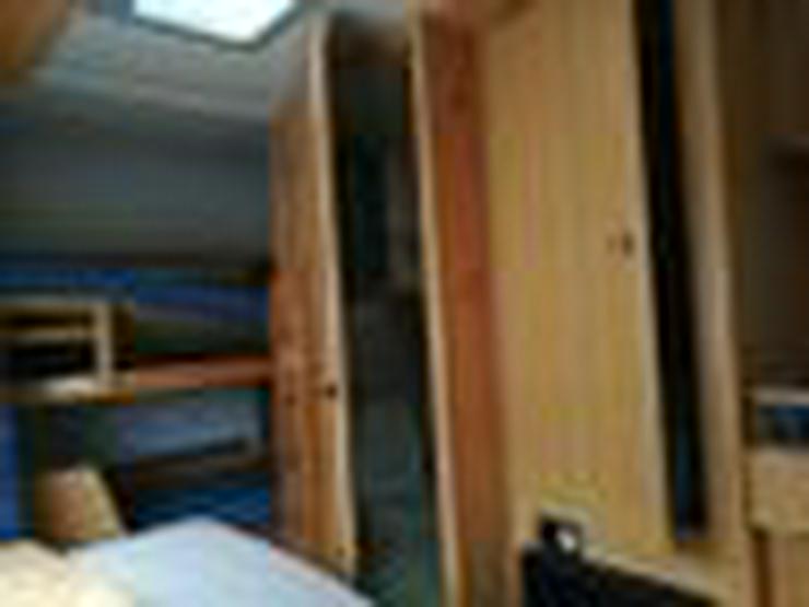 Bild 4: Dethleffs Wohnwagen mit Etagenbetten und Vorzelt