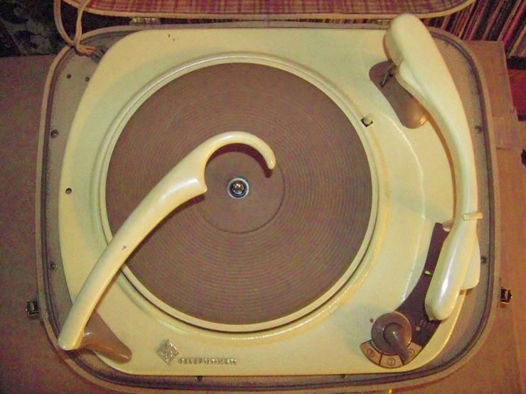 Bild 3: Vintage Koffer-Plattenspieler Telefunken 