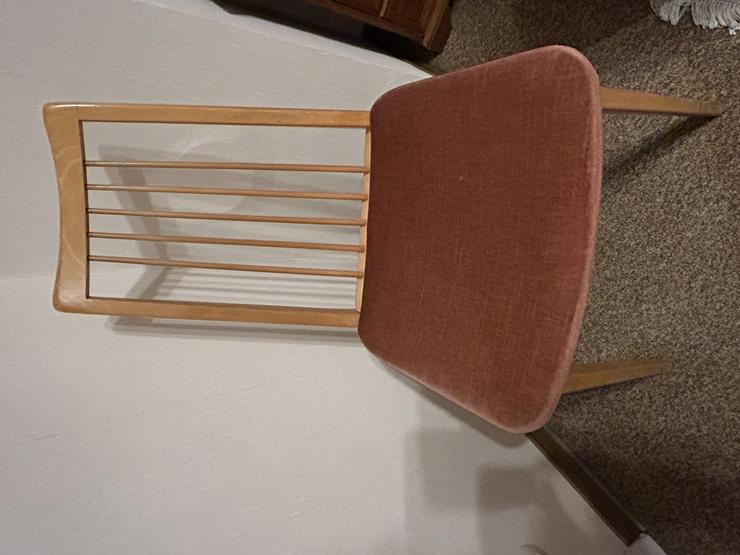 2 Stühle, Holz, Sitzfläche: Velourstoff Farbe altrosa