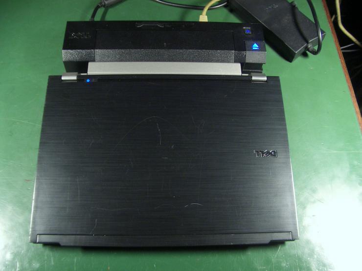 Bild 2: DELL Latitude E4300,  FireWire / IEEE 1394, SSD, E-Port Plus, Netzteil, Akku.