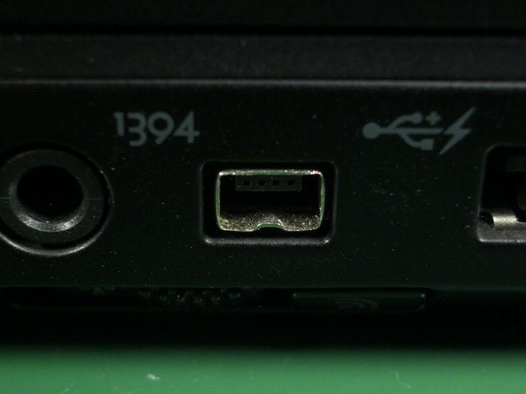 Bild 5: DELL Latitude E4300,  FireWire / IEEE 1394, SSD, E-Port Plus, Netzteil, Akku.