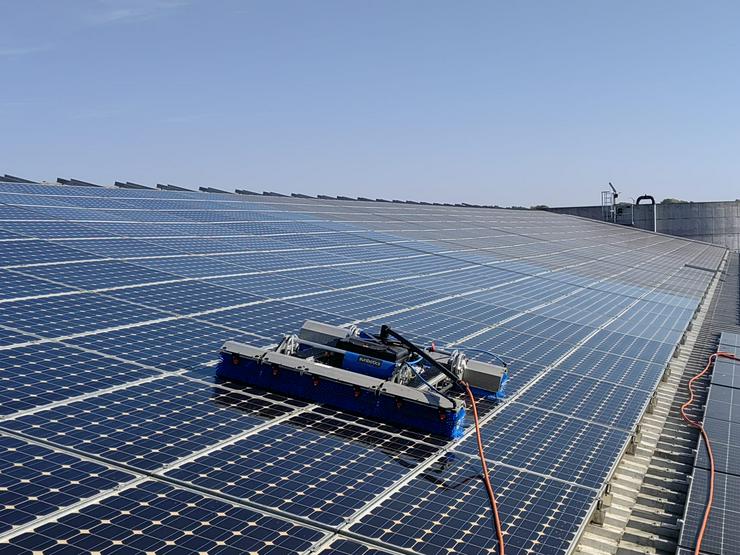 Bild 2: Photovoltaik - & Solarreinigung vom Profi