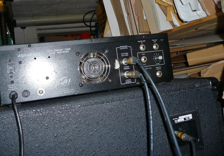 Bild 7: Bassanlage Peavey Amp Röhre + 2 LS Boxen