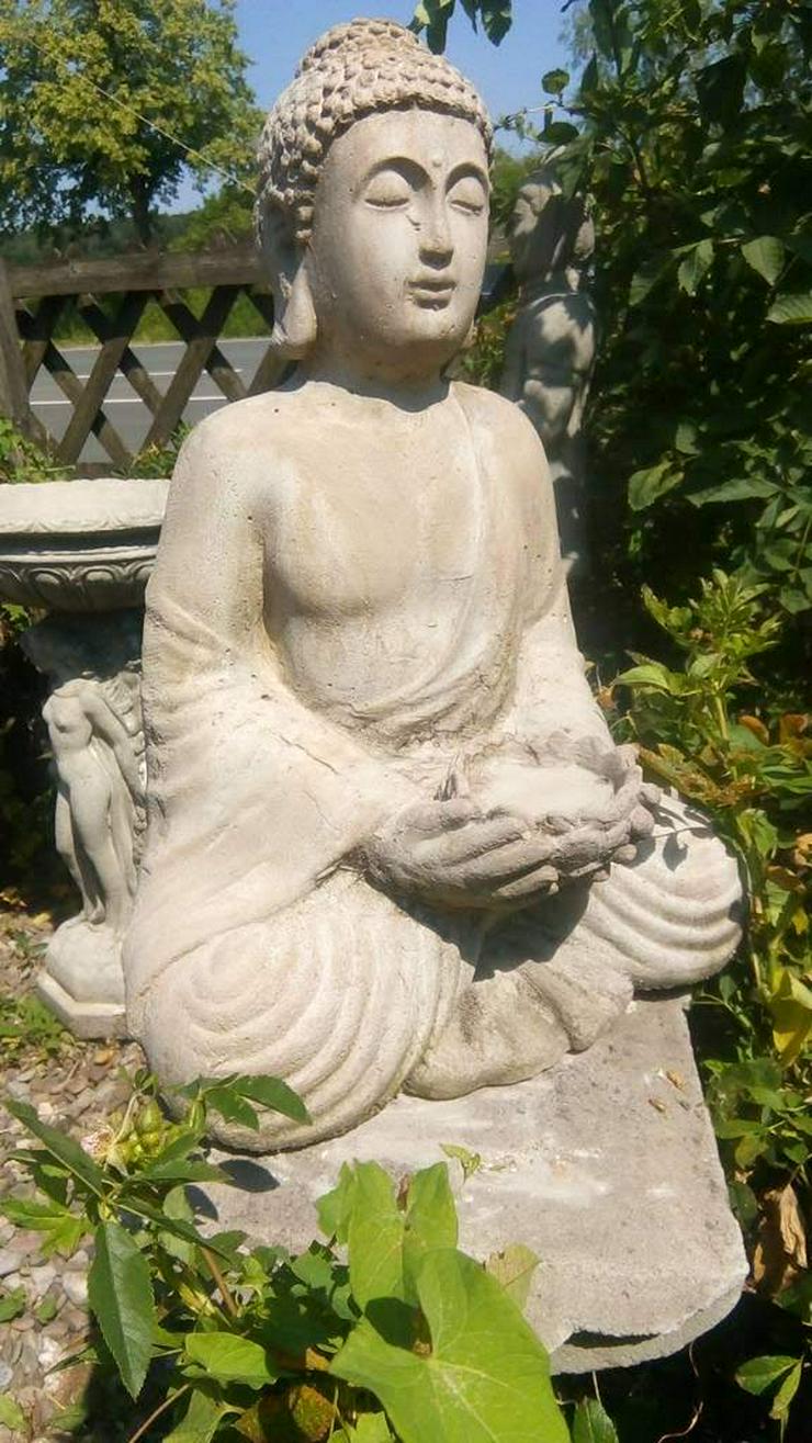 Schöne große Buddha Steinfigur! Buddha aus frostfestem Steinguss! Tolle Gartendeko! - Figuren - Bild 1