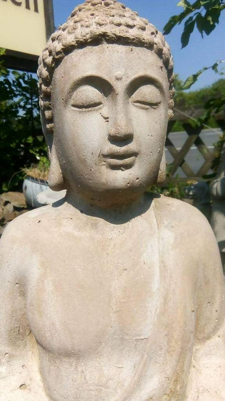 Bild 6: Schöne große Buddha Steinfigur! Buddha aus frostfestem Steinguss! Tolle Gartendeko!