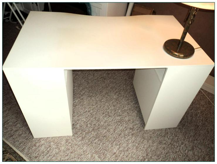 Bild 5: Weißer Schreibtisch in Ergonomieform mit Schublade und Schrank, Regal, Ablage-Flächen, wenig benutzt.