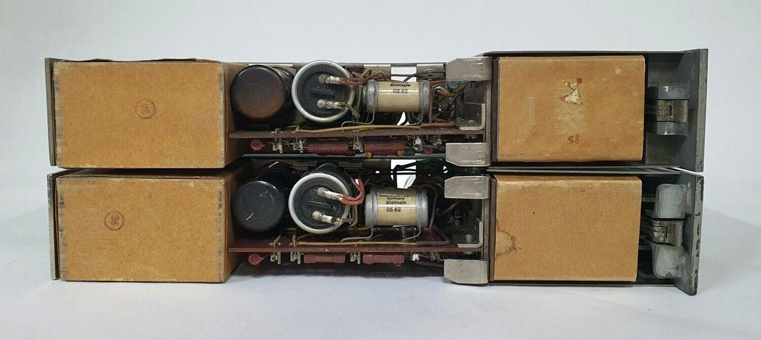 Bild 3: Paar Telefunken Maihak V72 Röhrenmikrofon Vorverstärker mit Lunchbox