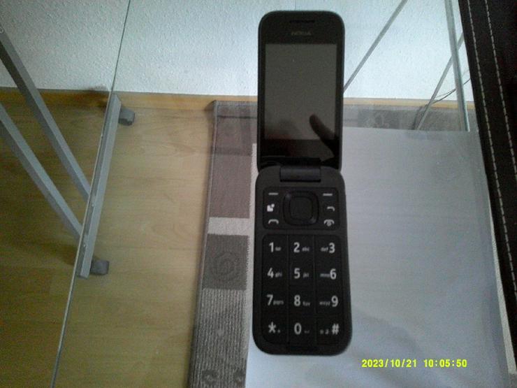 Bild 2: Ich verkaufe mein neuwertiges Nokia Handy 2660 Flip + 1 dazu passendes Headset