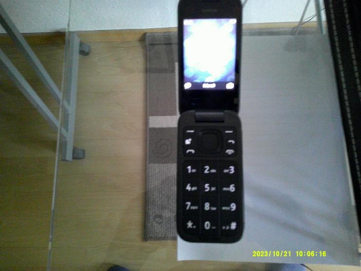Bild 3: Ich verkaufe mein neuwertiges Nokia Handy 2660 Flip + 1 dazu passendes Headset