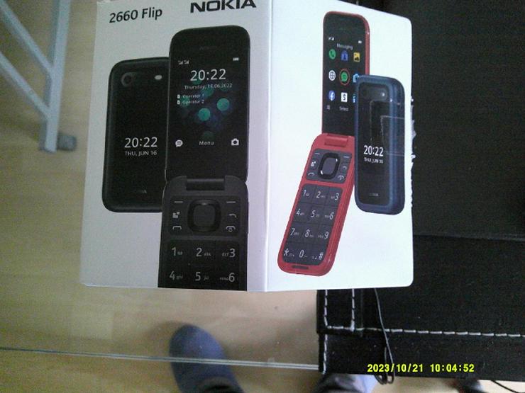 Ich verkaufe mein neuwertiges Nokia Handy 2660 Flip + 1 dazu passendes Headset