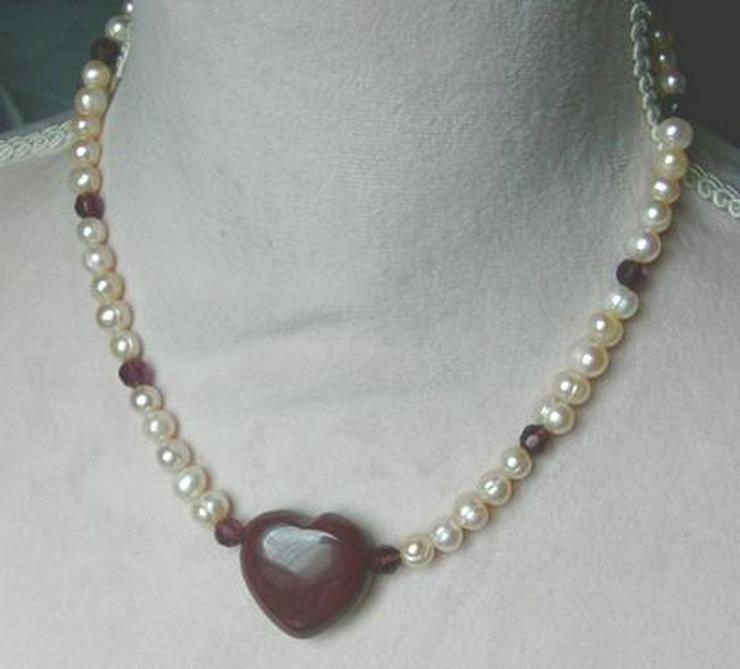 Halskette, rotes Achatherz mit weisser Zuchtperle - Halsketten & Colliers - Bild 1