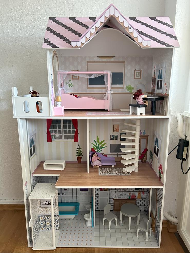 Bild 2: myToys Holz-Puppenhaus mit Garten und Möbeln