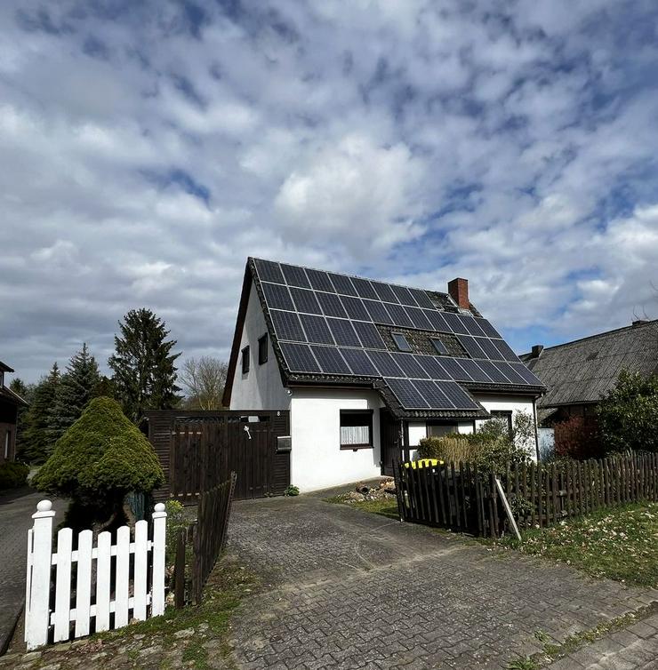 Bild 1: Einfamilienhaus mit PV-Anlage und vielen Extras im Rundlingsdorf (Wendland)