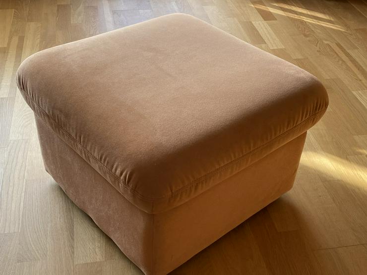 Beistellhocker zum Sofa - Sofas & Sitzmöbel - Bild 2