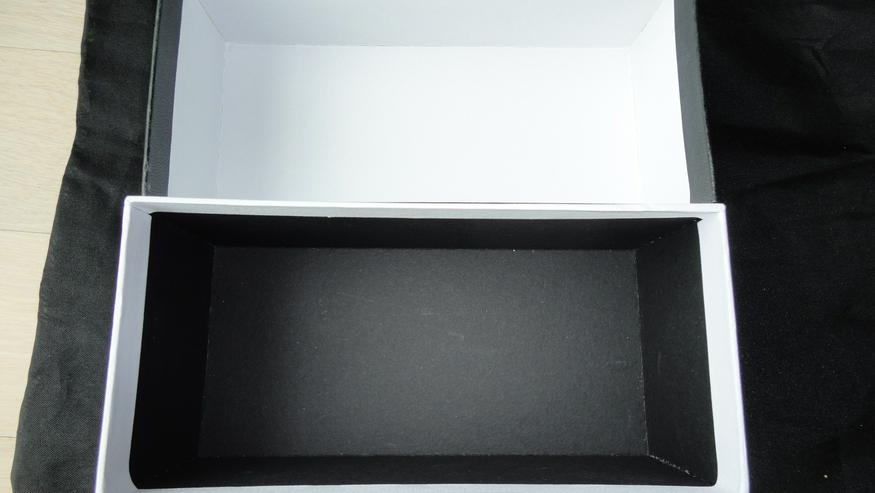Bild 3: CHANEL Hartbox groß schwarz-weiß leer