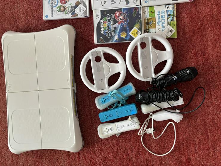 Bild 3: Nintendo Wii mit viel Zubehör