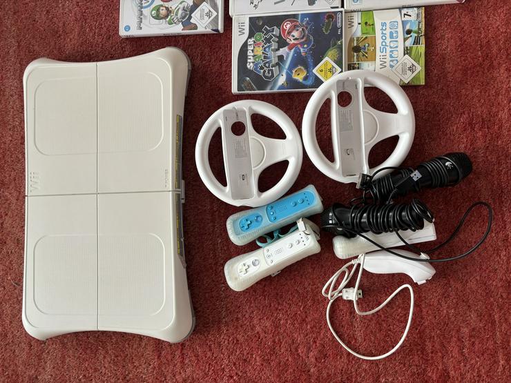 Bild 4: Nintendo Wii mit viel Zubehör