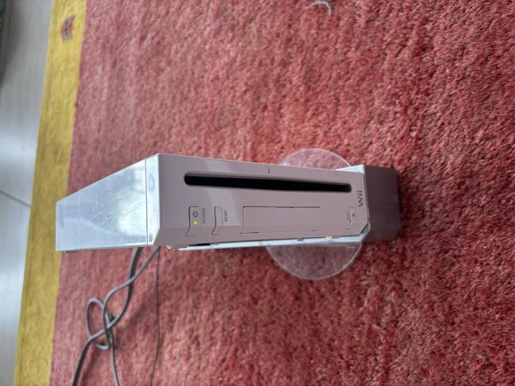 Bild 2: Nintendo Wii mit viel Zubehör