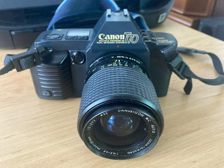 Canon T70  mit 35-70mm  Dabigon Teleobjektiv - Analoge Spiegelreflexkameras - Bild 1