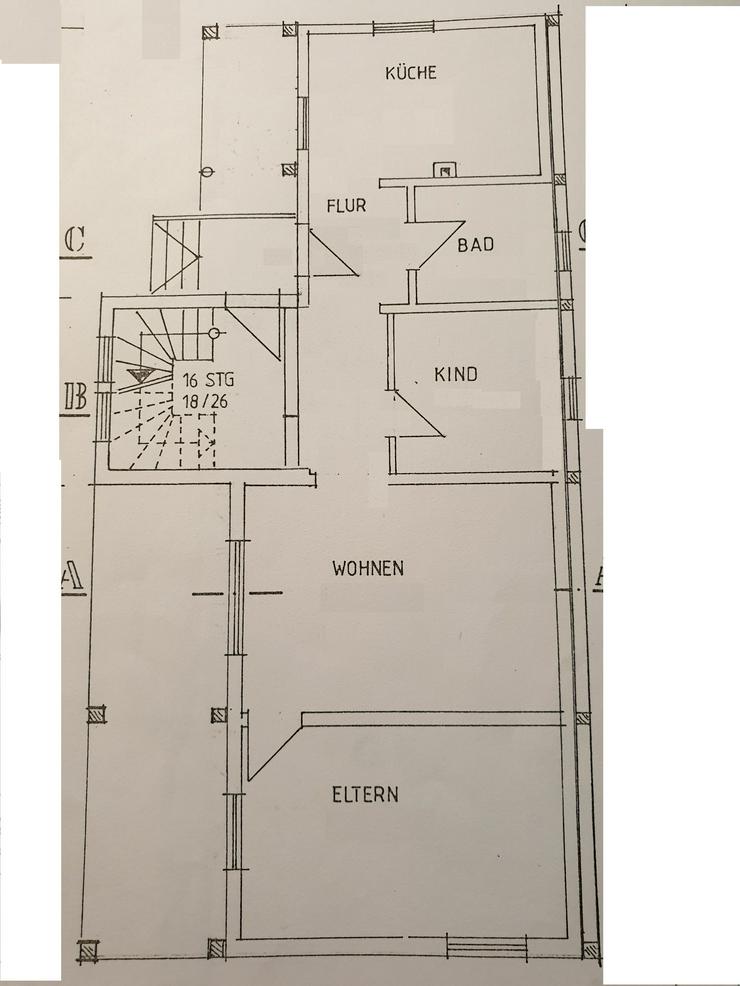 Bild 3: Erdgeschoß 3ZKB, Einbauküche, Modernisiert, Renoviert, Badewanne, Pkw Stellplatz