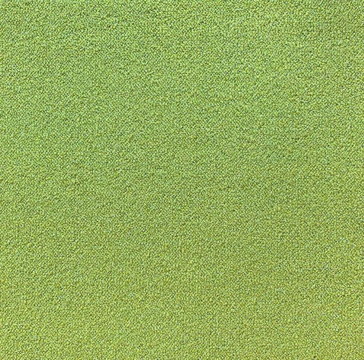 Großer Bestand an leuchtend grünen Teppichfliesen Heuga 568