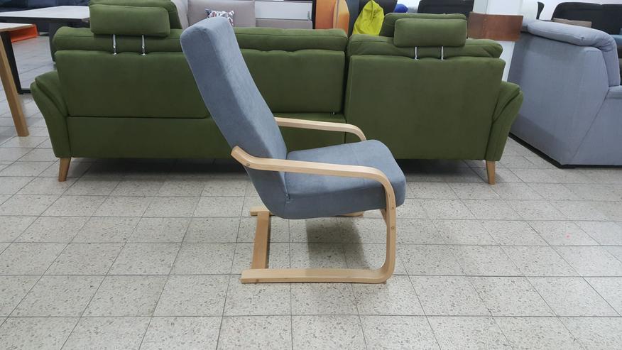 Bild 2:  Ein eleganter grauer Sessel mit hochwertigem Holzgestell für nur 179 Euro 