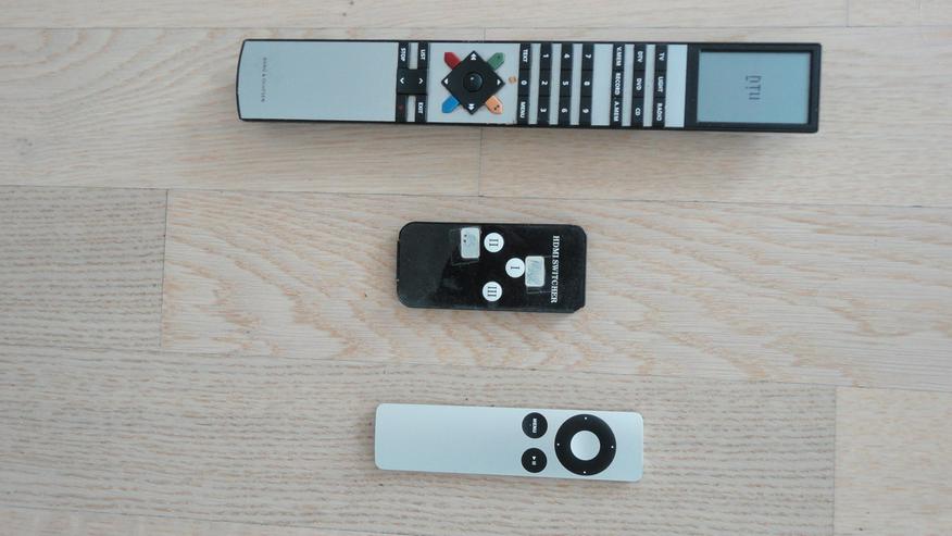 Bild 5: Bang & Olufsen BeoVision 7 40" Monitor mit integriertem  DVD Laufwerk, Receiver und Motorstandfuß