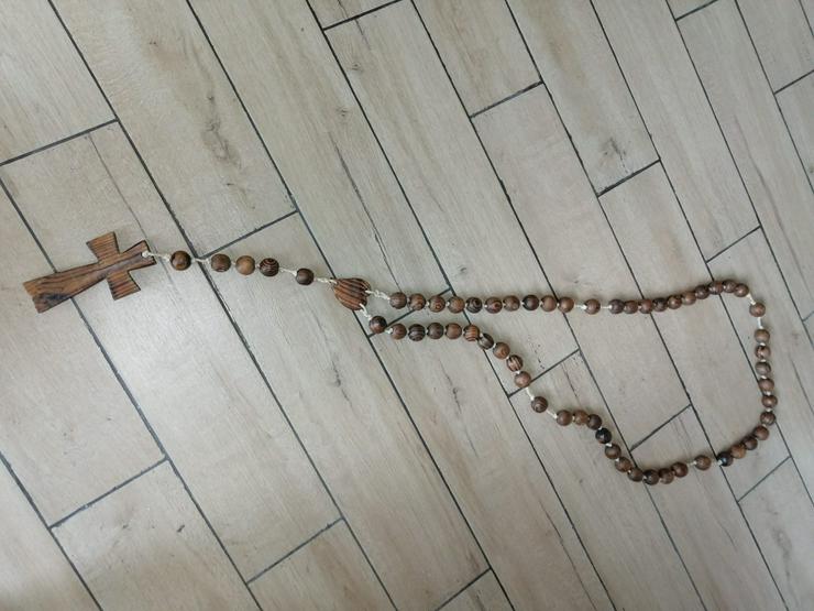 Bild 1: Gebetskette aus Holz 140 cm lang mit großem Holzkreuz