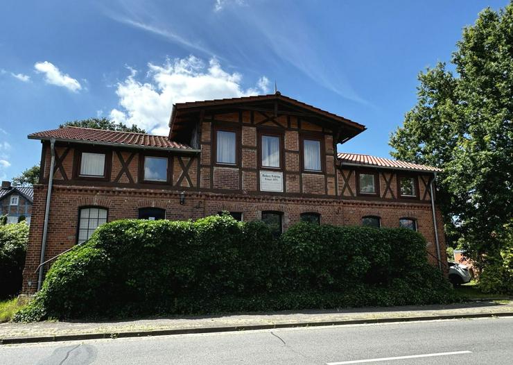 Traumhaftes, modernisiertes Molkerei-Wohngebäude mit 2 Wohneinheiten und urigem Backstein-Nebengebäude in Schletau (Wendland) - Haus kaufen - Bild 2