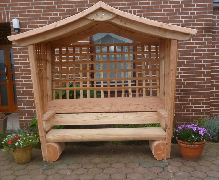 Überdachte Gartenmöbel. Gartenlaube. Holzmöbel. - Garnituren - Bild 7