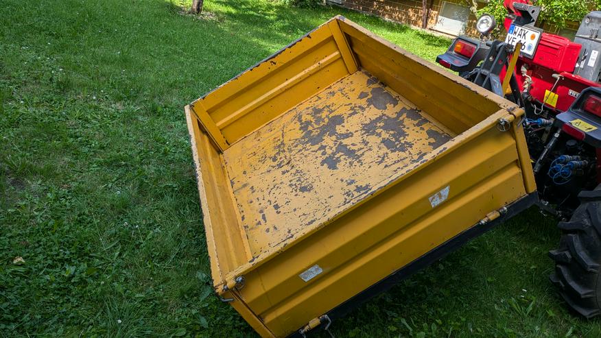 Bild 3: Kippbarer- Heckcontainer für Traktoren mit Stützrad