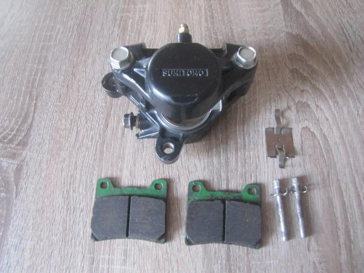 Yamaha (Sumitomo) 2-Kolben Bremssattel 43mm vorne Vorderradachse - Bremsen - Bild 1