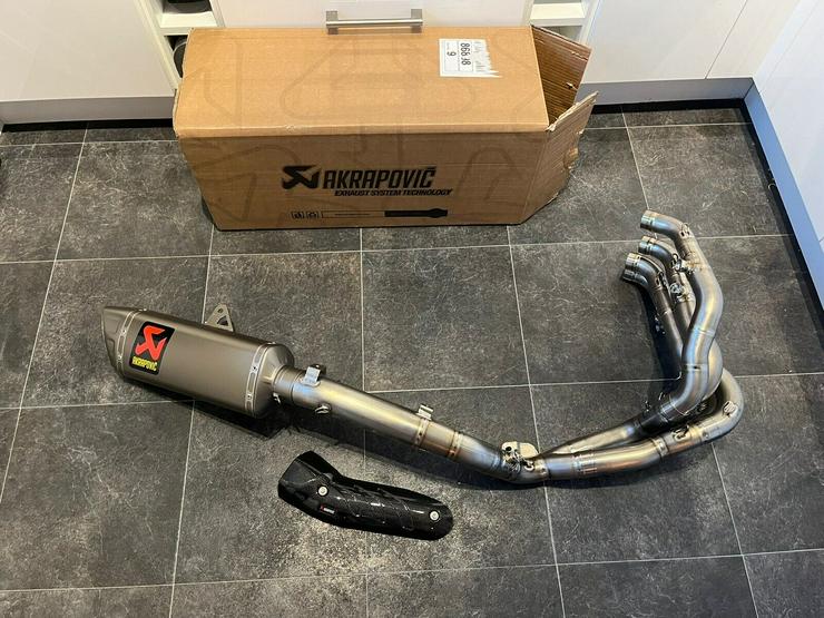 Akrapovic R&D Honda CBR1000RR Volltitan BSB Rennsystem