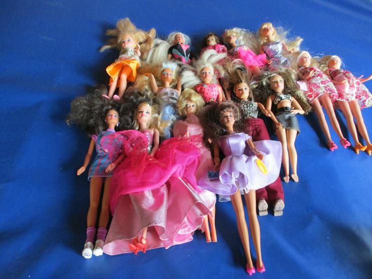 Bild 1: Barbie Puppen