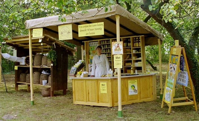 Bild 2: Verkaufsstand, Marktstand, Weihnachtsmarkt, MIttelalter, Markt, Imkerei