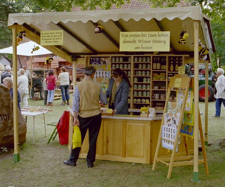 Bild 1: Verkaufsstand, Marktstand, Weihnachtsmarkt, MIttelalter, Markt, Imkerei