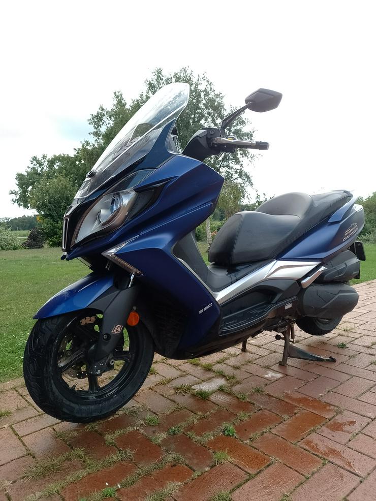 Bild 1: Kymco New Downtown 350 i blau metallic