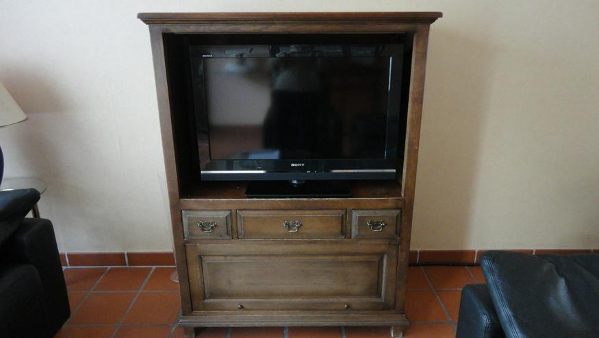 TV-Schrank Massivholz auf Füßen