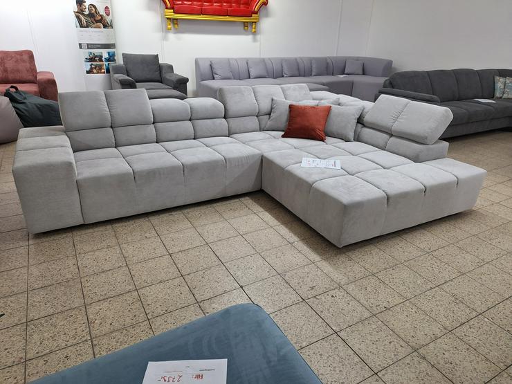  Jetzt Neu: XXL Wohnlandschaft Gothen in Silberfarbenem Cordstoff - Sofas & Sitzmöbel - Bild 1