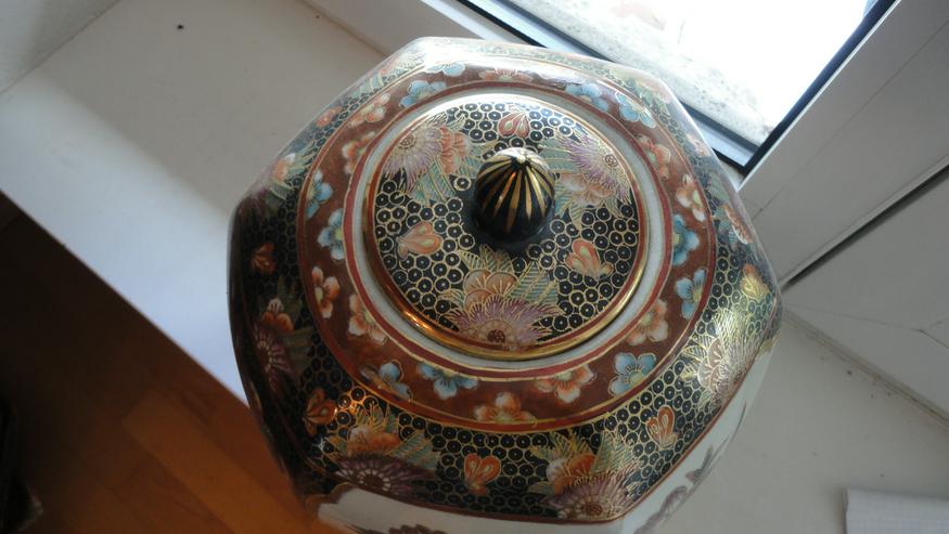 Bild 2: Deckelvase,6-eckig, Porzellanvase mit Deckel, China oder Japan