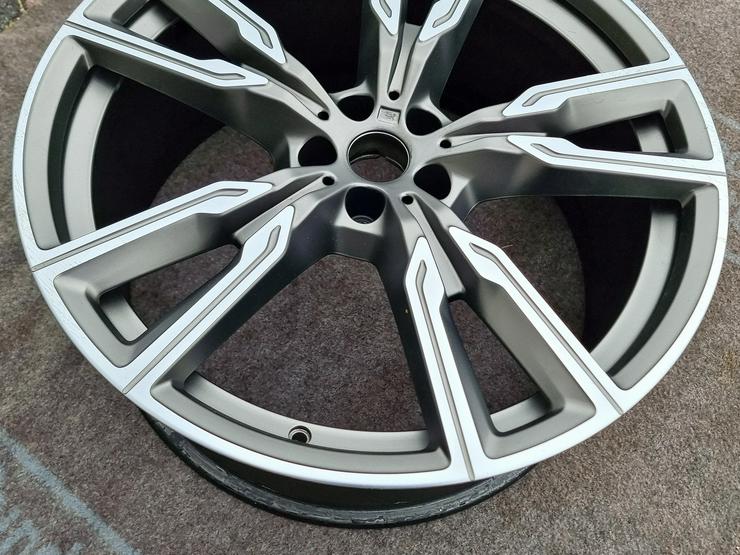 Bild 4: Original BMW M Felge 36118072002 747M 9,5x22 ET37 Cerium Grau