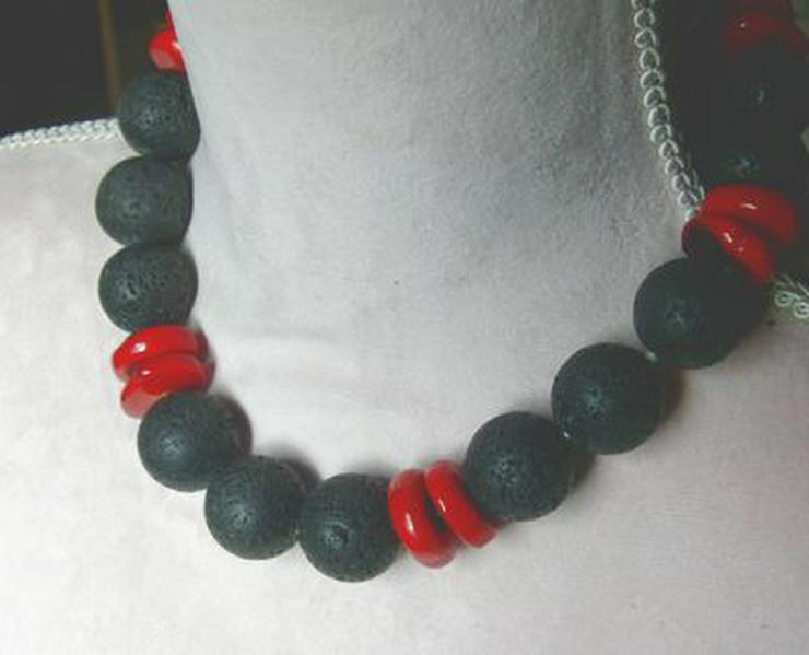 Bild 8: Edelsteinkette, Lava mit roter Koralle