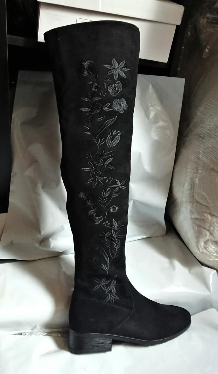 Bild 3: Gr. 37, elegante Overknee Stiefel mit Blumen- Muster ( leicht glänzend )