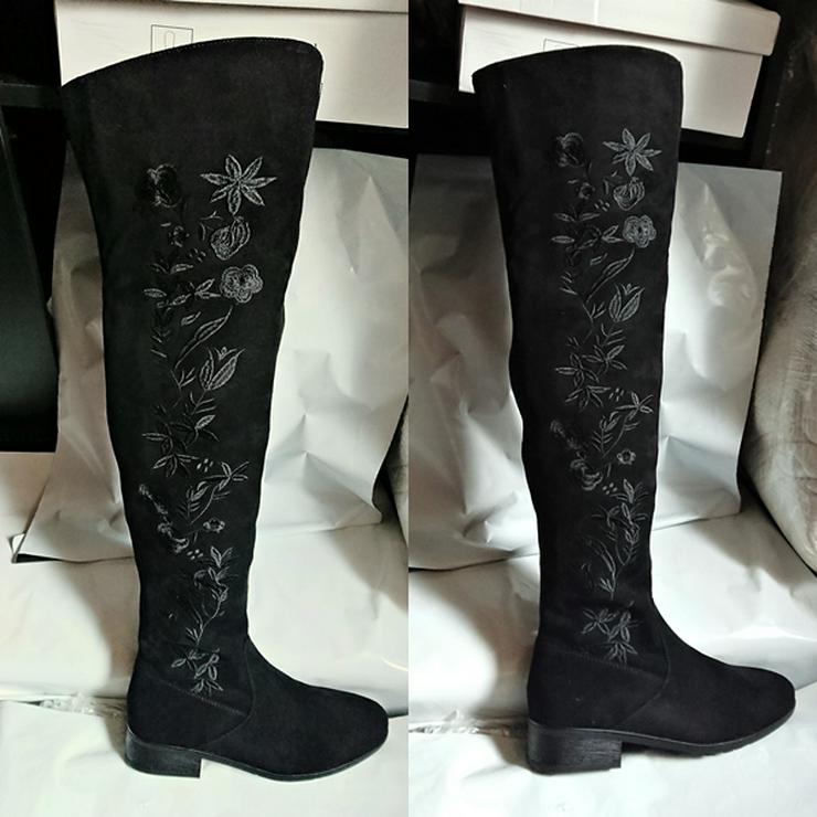 Gr. 37, elegante Overknee Stiefel mit Blumen- Muster ( leicht glänzend )