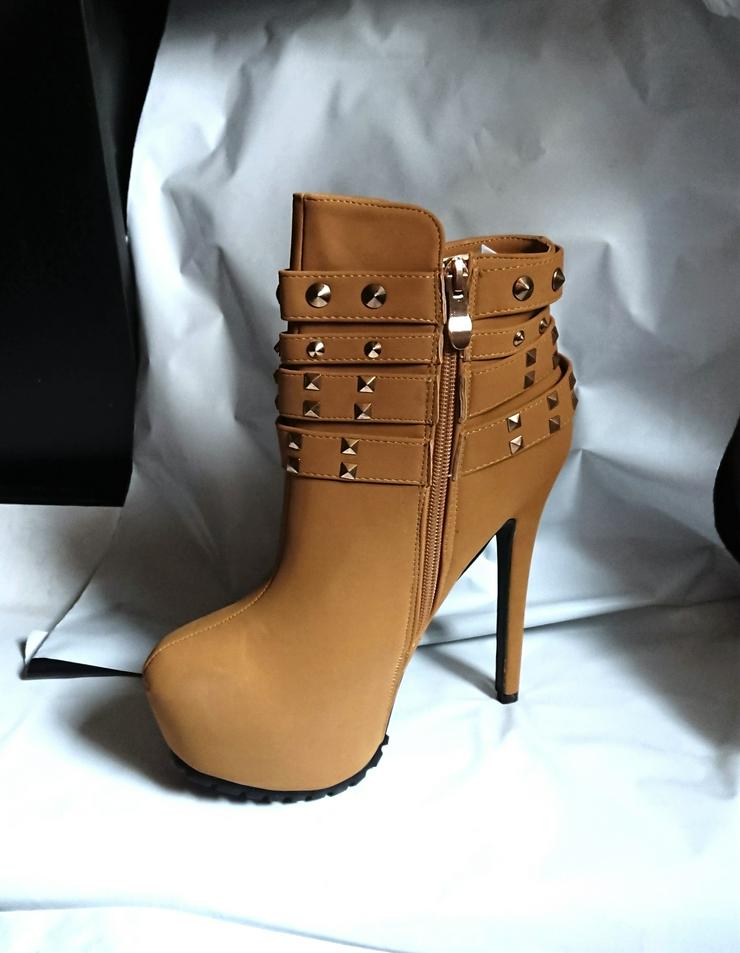 Bild 4: Gr. 37 - 38, Plateau High Heels Ankle Boots, camel, mit Nieten + Schnallen ( Sergio Todzi )