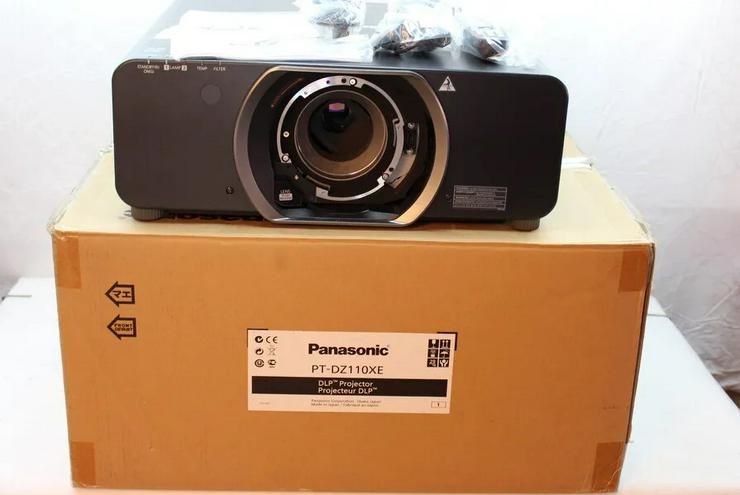 Panasonic PT-DZ110XE/PT-DZ8700*3-DLP Beamer