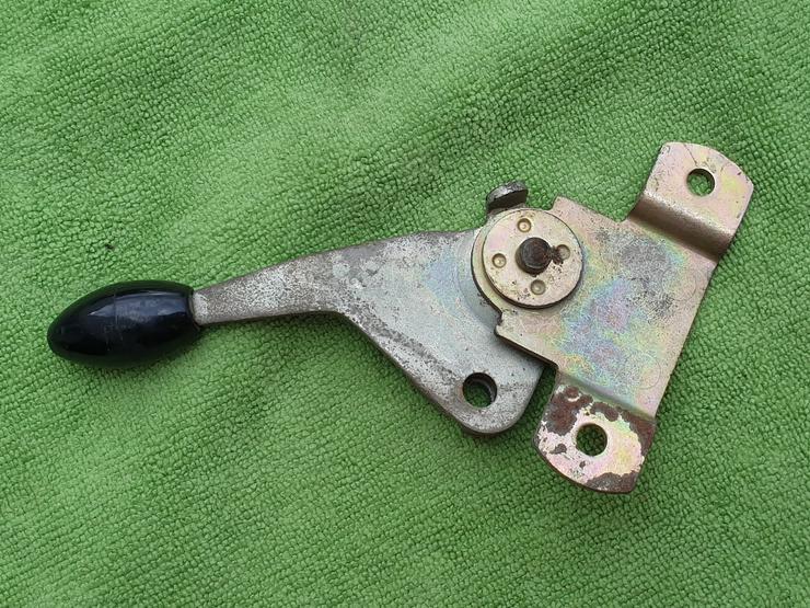 Bild 2: Hebel Öffner Motorhaube Griff Verriegelung BMW 1602 2002 E10 ET-Nr 51231801019