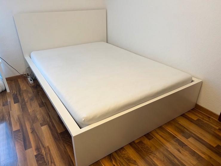 Bild 2: Ikea Malm Bett weiß 140 X 200 mit IKEA Lattenrost und Matratze