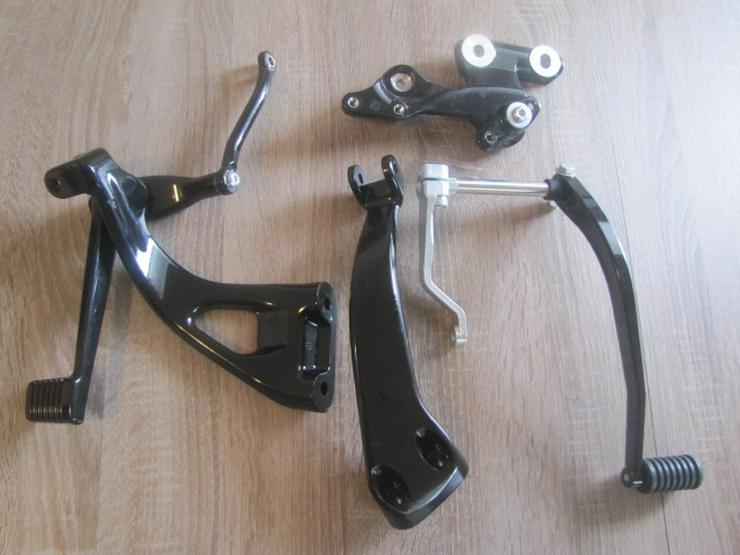 Bild 2: Harley-Davidson Street Bob 114 original Fußrastenanlage komplett