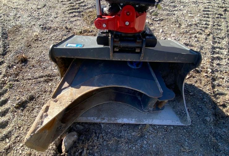 Bild 5: Takeuchi Minibagger TB240 / Tel: +491771307563